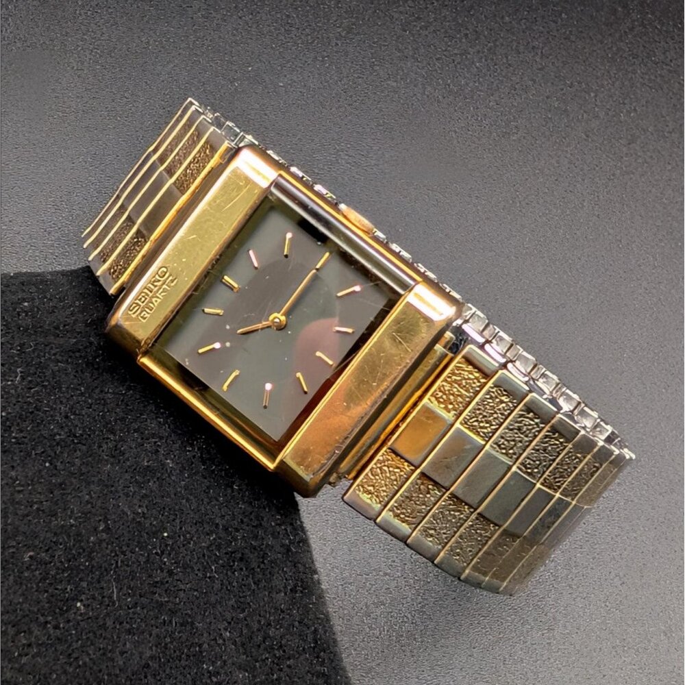 Vintage Seiko Quartz Ladies Watch, Square Case, Black Dial, Expansion Bracelet